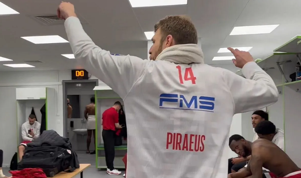 Βεζένκοβ για Λαρεντζάκη: «Κερνάει σούσι όλη την ομάδα»