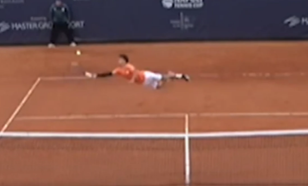 Viral τενίστας την… είδε Ντοναρούμα και έκανε απίθανη απόκρουση (vid)