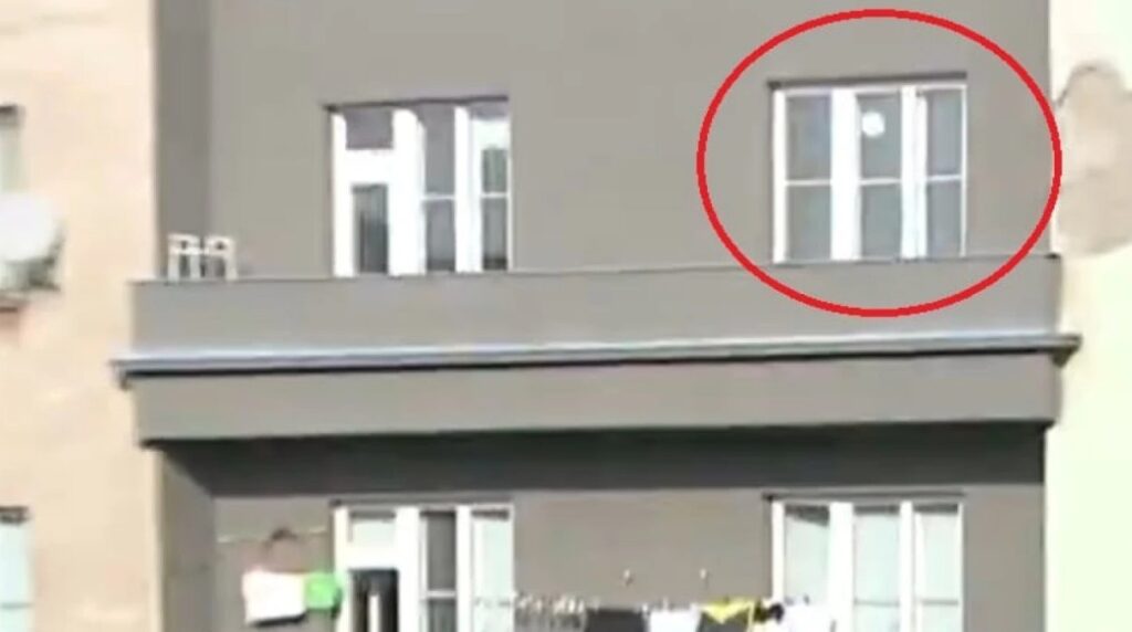 Τσεχία: Τερματοφύλακας έστειλε την μπάλα σε… μπαλκόνι σπιτιού