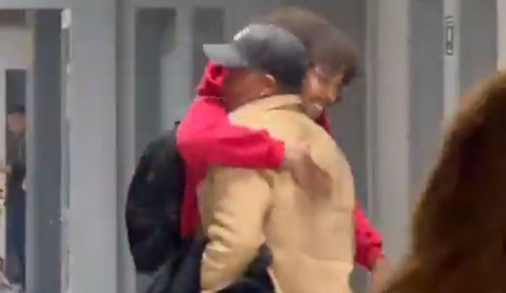 Παναθηναϊκός – Ολυμπιακός: Η ζεστή αγκαλιά του Γουορντ με τους γονείς του Σορτς