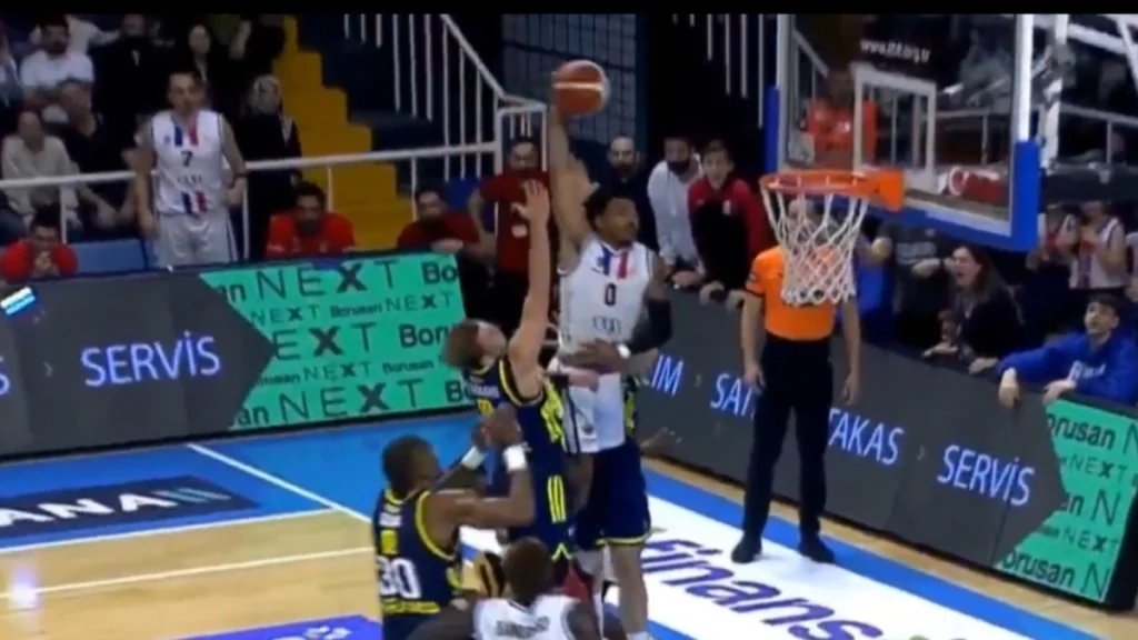 Μα τι έκανε ο άνθρωπος: Το κάρφωμα της χρονιάς στο Μπουγιουκτσεμετσέ – Φενέρ