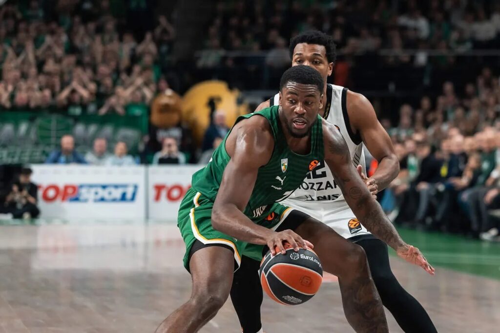 Ράιτ: «Στον Ολυμπιακό ήμουν πίσω από δύο εξαιρετικούς σέντερ – Τώρα έχω περισσότερο χρόνο»