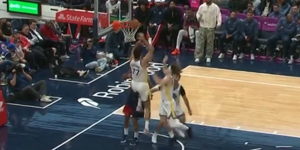 Ο Γιουρτσεβέν έπαιξε δύο λεπτά με τους Γουόριορς και έβαλε… αυτοκαλάθι (vid)