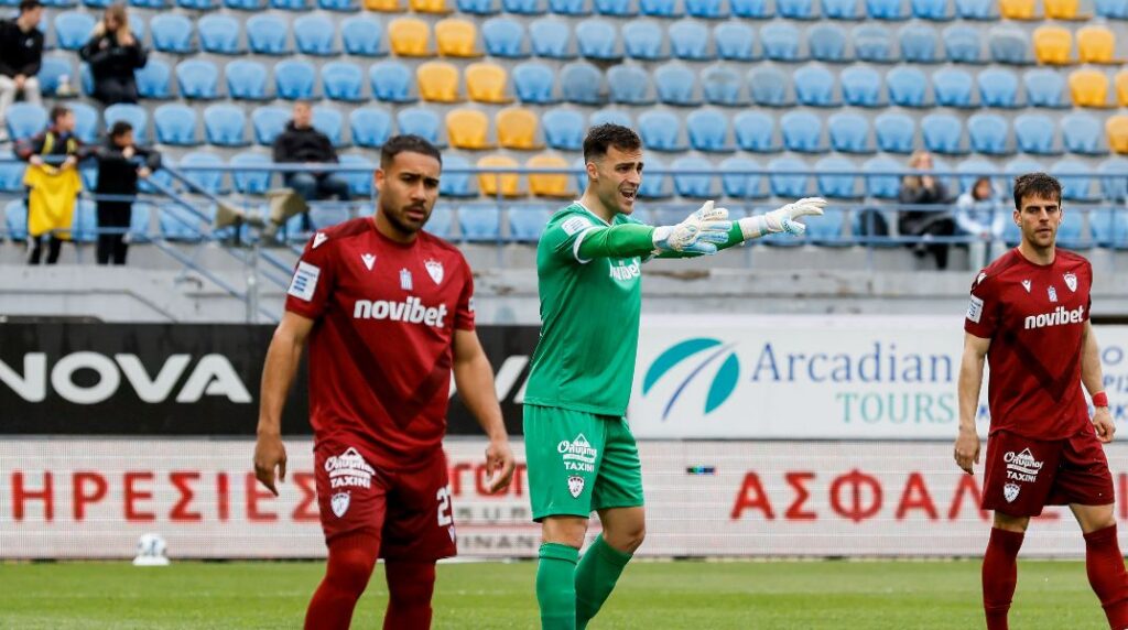 «Βολές» Νταβέλη κατά παικτών για την εικόνα της ΑΕΛ στην Τρίπολη