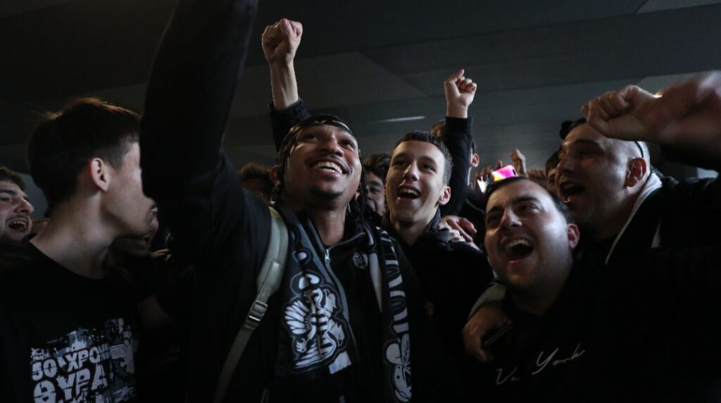 Θερμή υποδοχή για τον ΠΑΟΚ με την επιστροφή της αποστολής από την Ισπανία