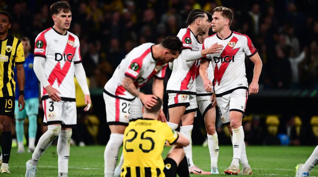 Η στιγμή του αγώνα – Το ιπποτικό χειροκρότημα των παικτών της Ράγιο στους παίκτες της ΑΕΚ (vid)