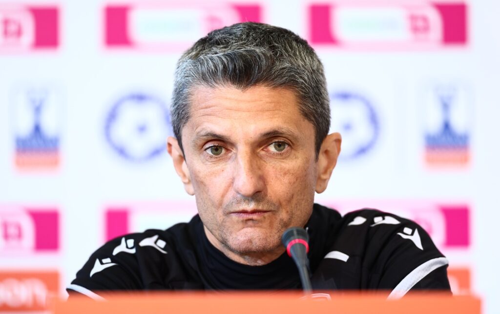 Λουτσέσκου: «Περάσαμε έναν… τυφώνα – Δεν παίζουμε για εμάς αλλά για τον κόσμο μας»