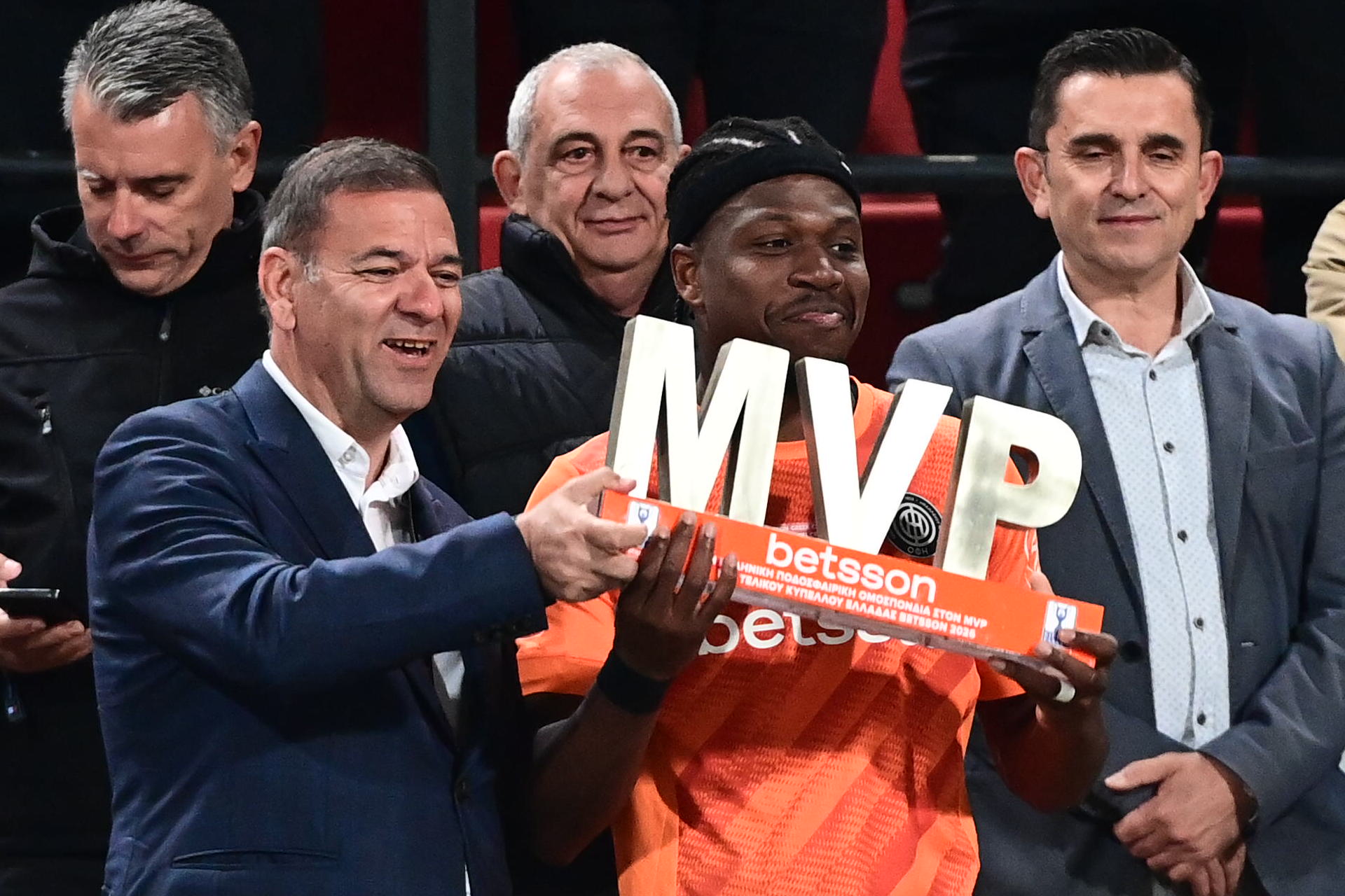 Το απόλυτο κοντράστ συναισθημάτων μεταξύ παικτών του ΠΑΟΚ και του ΟΦΗ