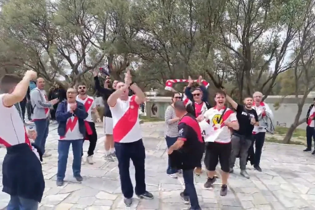 Παράνοια πριν την ρεβάνς: Οπαδοί της Ράγιο Βαγιεκάνο έδωσαν τον ρυθμό κάτω από την Ακρόπολη