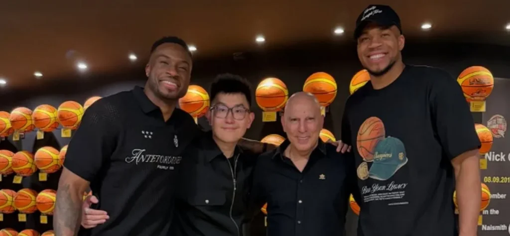 Το κλικ της βραδιάς: Γκάλης, Γιάννης, Θανάσης και Σιάο στο πιο ωραίο κλικ στο Αλεξάνδρειο