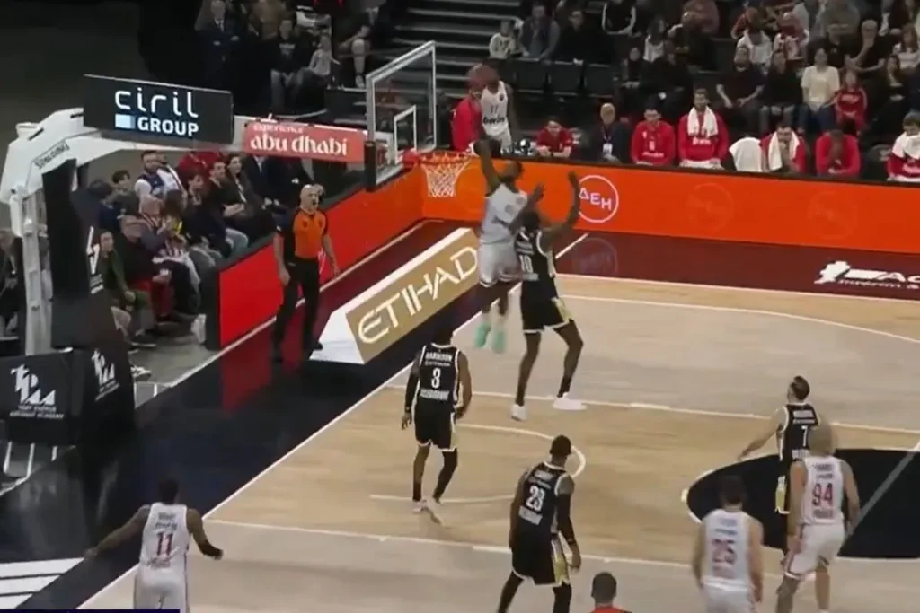 Τι έκανες άνθρωπε μου: Αδιανόητο κάρφωμα του Χολ έπειτα από ασίστ του Φουρνιέ (+vid)