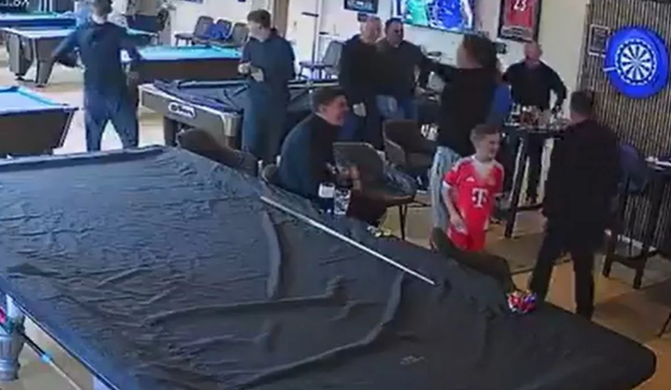 Τζέραρντ: Πανηγύρισε σαν μικρό παιδί με φίλους το διπλό της Λίβερπουλ στην έδρα της Έβερτον