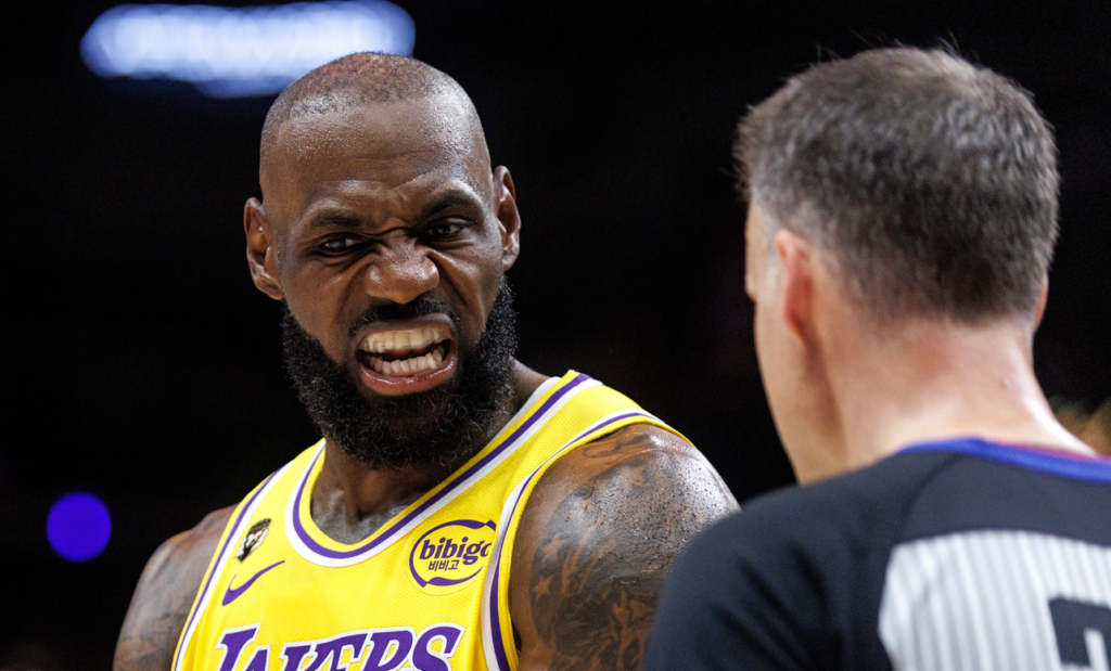 NBA: ΛεΜπρόν Τζέιμς και Λουκ Κέναρντ “καθάρισαν” για τους Λέικερς και έκαναν το 1-0 απέναντι στους Ρόκετς