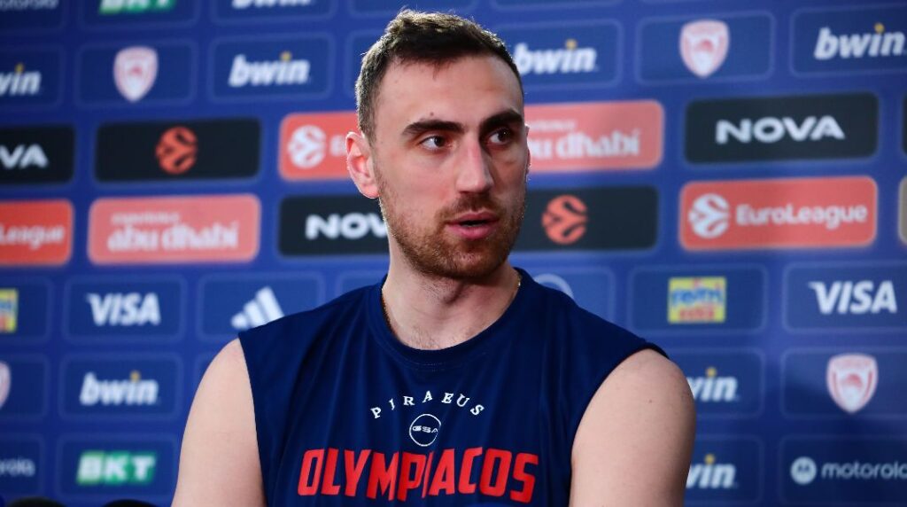 Μιλουτίνοφ: «Είναι τιμή μου να φωνάζει ο κόσμος το όνομά μου και να βρίσκομαι στον Ολυμπιακό»