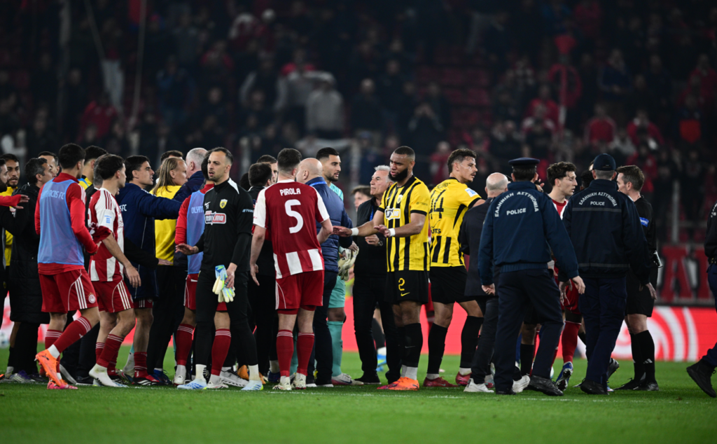 Ολυμπιακός – ΑΕΚ: Ένταση στο φινάλε του ματς – Ταρέμι και Ρότα στο επίκεντρο του εκνευρισμού