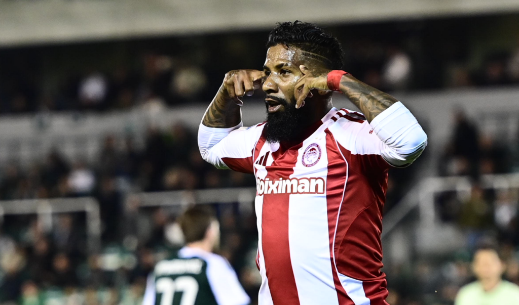 Παναθηναϊκός – Ολυμπιακός 0-2: Οι Πειραιώτες τιμώρησαν τα λάθη των «πρασίνων» και κράτησαν το όνειρο της κορυφής ζωντανό