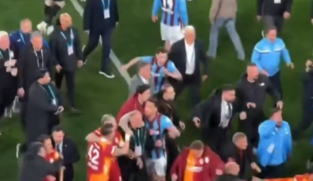 Τράμπζονσπορ – Γαλατασαράι: Χαμός και γενική σύρραξη μεταξύ παικτών μετά το ματς