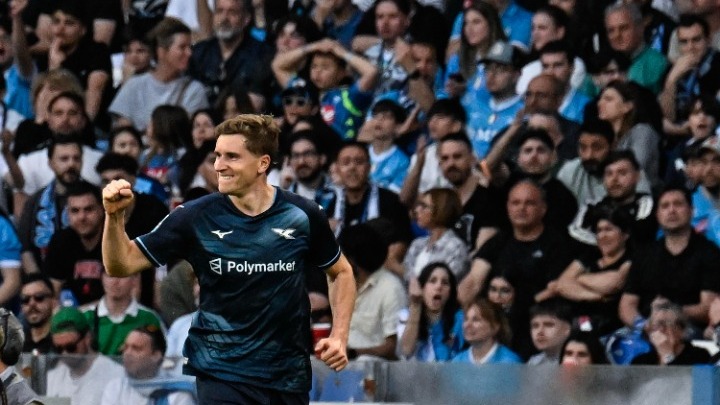 Η Λάτσιο «άλωσε» τη Νάπολη και φέρνει την Ίντερ πιο κοντά στη «στέψη»