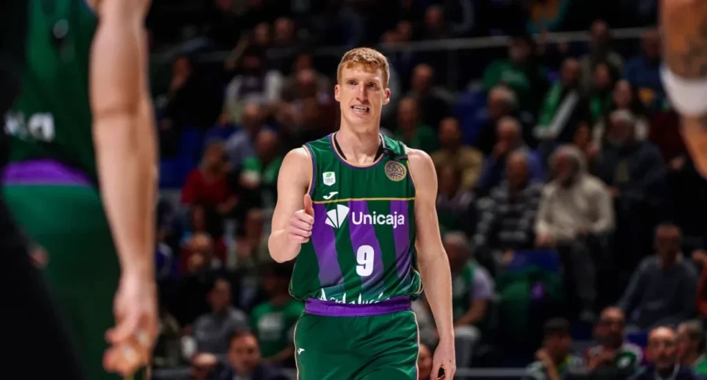 Απρόοπτο στη Μάλαγα – Έσπασε το δάχτυλο του ο Ντίαθ πριν το ματς με την ΑΕΚ